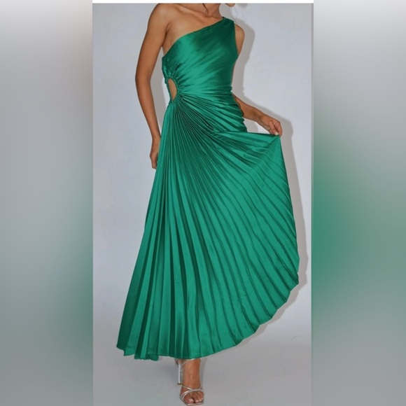 House of Harlow 1960 Dresses & Skirts - House of Harlow 1960 Emerald Green Pleated One Shoulder Keyhole Maxi Dress small